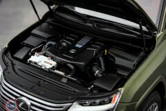 1:18 LCD Model 2023 Lexus LX600 Noria Green