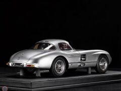 1:18 V8 Model 1955 Mercedes Benz 300 SLR & SHOWCASE