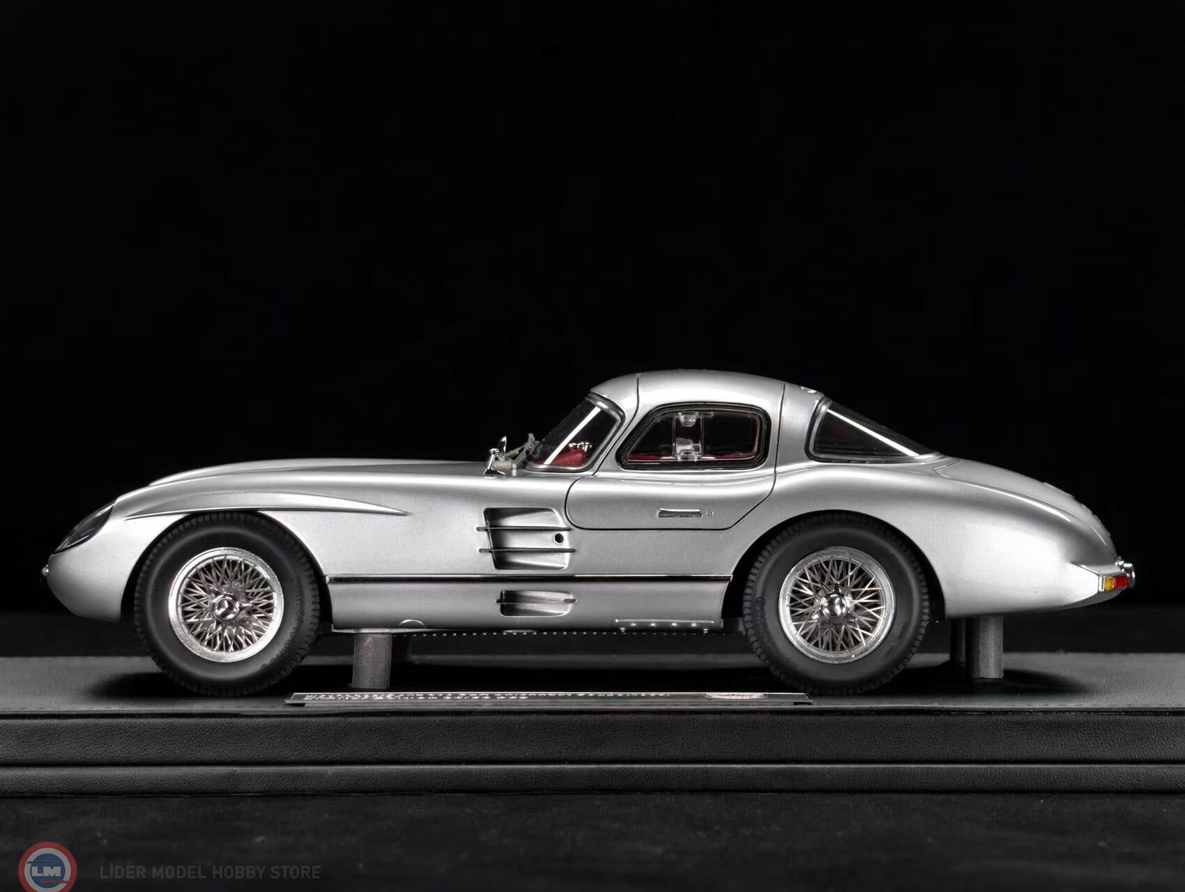 V8 Model - 1:18 V8 Model 1955 Mercedes Benz 300 SLR & SHOWCASE - 18.852 ...