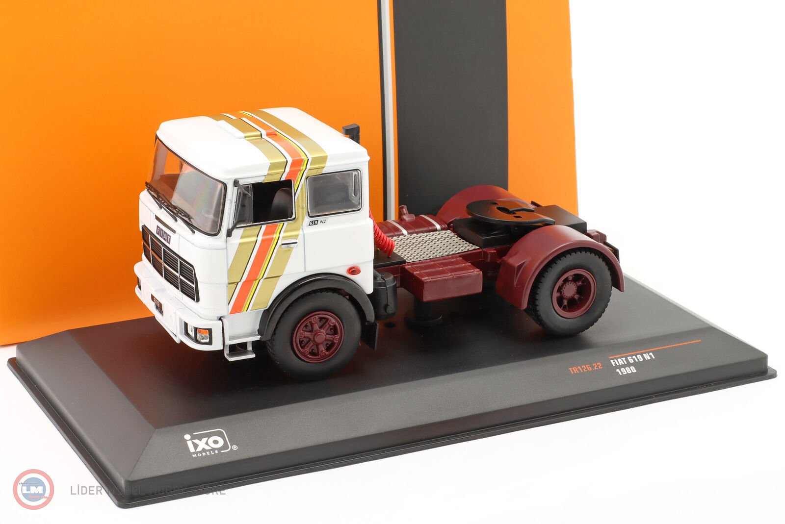 1:43 1961 Fiat 690 T1