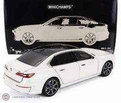 1:18 Minichamps 2022 BMW i7 - White Metallic