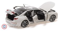 1:18 Minichamps 2022 BMW i7 - White Metallic