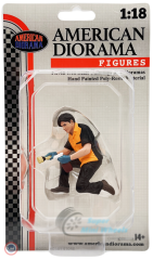 1:18 American Diorama 18601  Wheel Cleaning Figure