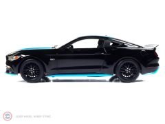 1:18 AutoWorld 2015 Ford Mustang Petty's Garage