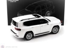 1:18 LCD Model 2023 Toyota Land Cruiser LC300 ZX
