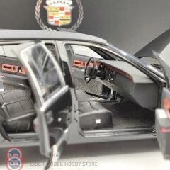 1:18 XiaoGuang Cadillac Fleetwood / Black Interior
