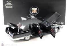 1:18 XiaoGuang Cadillac Fleetwood / Black Interior