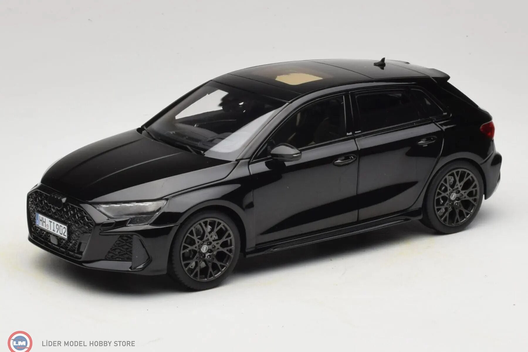 KUSURLU 1:18 Norev 2025 Audi RS3 Sportback Myth Black