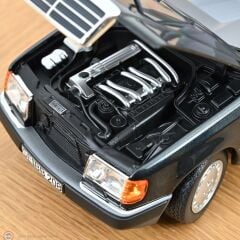 1:18 Norev 1990 Mercedes Benz 300D T Model Blue-Black
