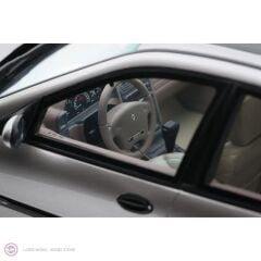 1:18 Otto 1996 Renault Laguna V6 3.0 Baccara Gris Opale
