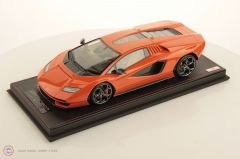 1:18 MR Collection Lamborghini Countach LPI 800-4