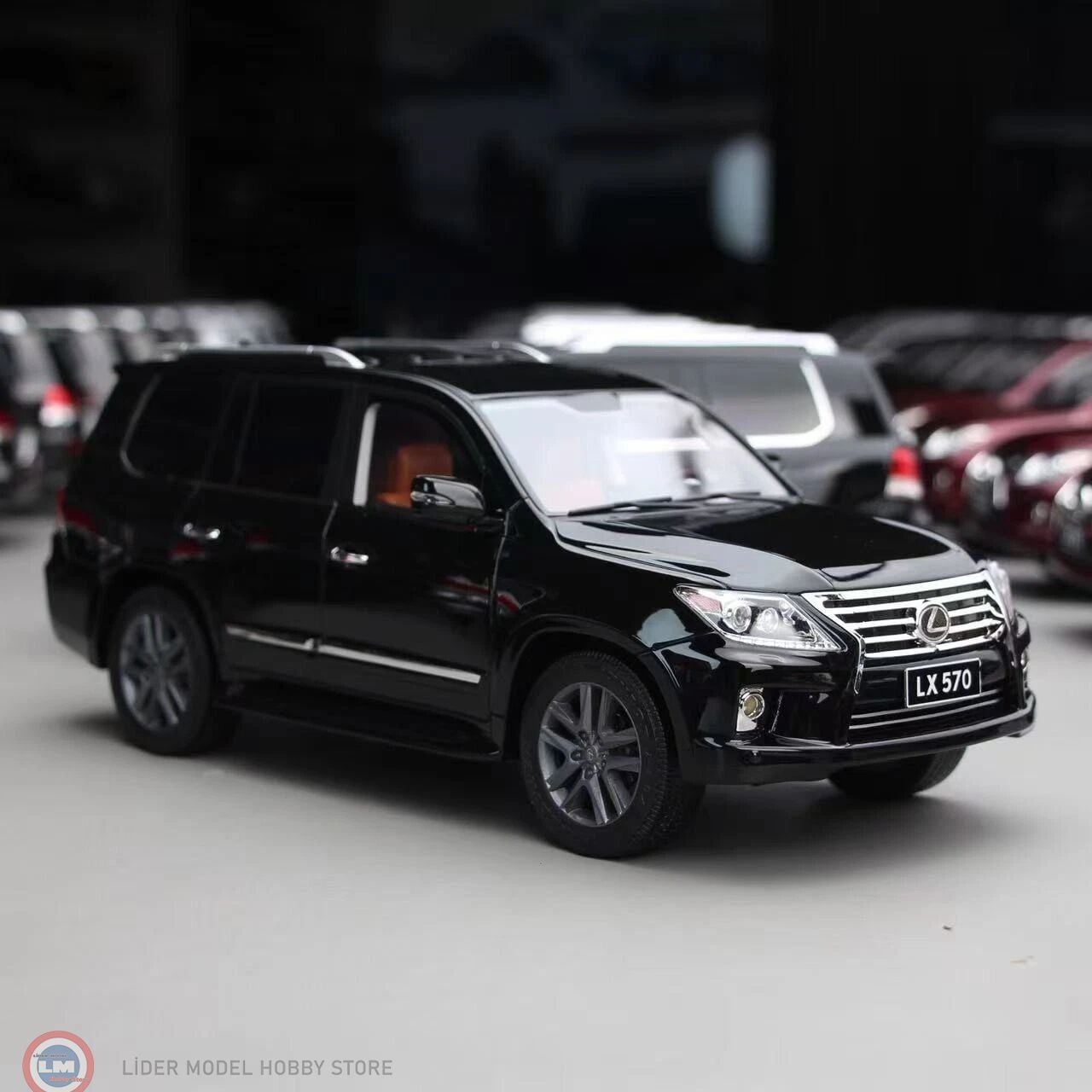 1:18 V8 Model 2015 Lexus LX570 Facelift