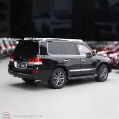 1:18 V8 Model 2015 Lexus LX570 Facelift