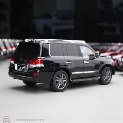1:18 V8 Model 2015 Lexus LX570 Facelift