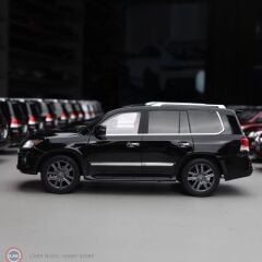 1:18 V8 Model 2015 Lexus LX570 Facelift