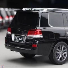 1:18 V8 Model 2015 Lexus LX570 Facelift