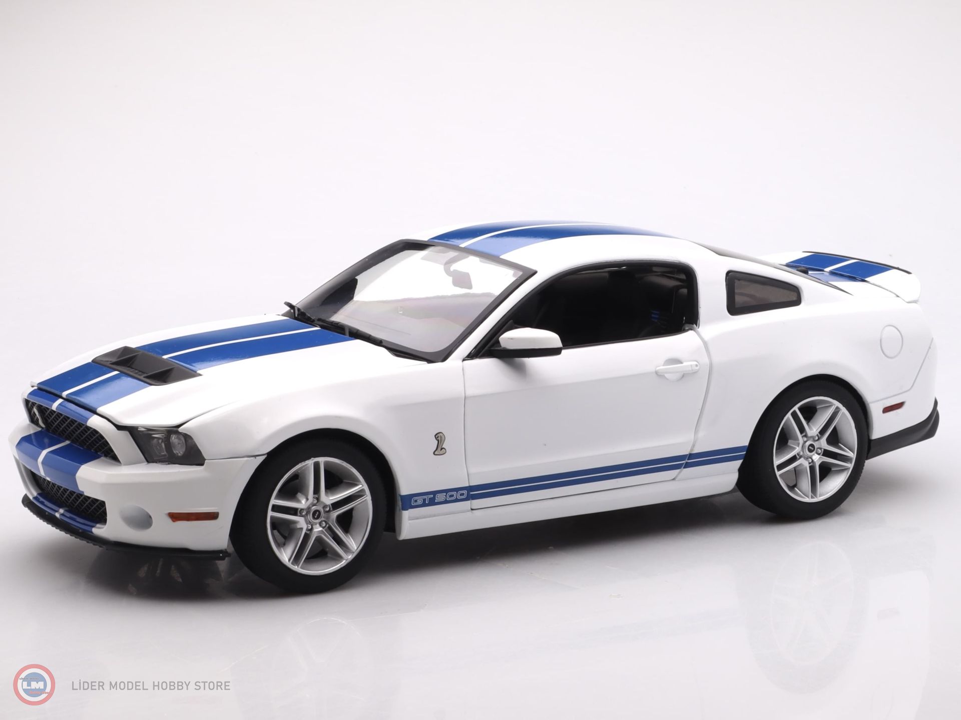 1:18 Greenlight 2011 Ford Shelby GT500 - Performance White with Grabber Blue Stripes