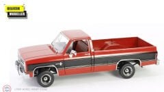 1:18 Greenlight 1984 Chevrolet K10 Scottsdale Apple Red & Midnight Black