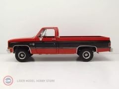 1:18 Greenlight 1984 Chevrolet K10 Scottsdale Apple Red & Midnight Black