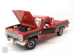 1:18 Greenlight 1984 Chevrolet K10 Scottsdale Apple Red & Midnight Black