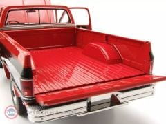 1:18 Greenlight 1984 Chevrolet K10 Scottsdale Apple Red & Midnight Black