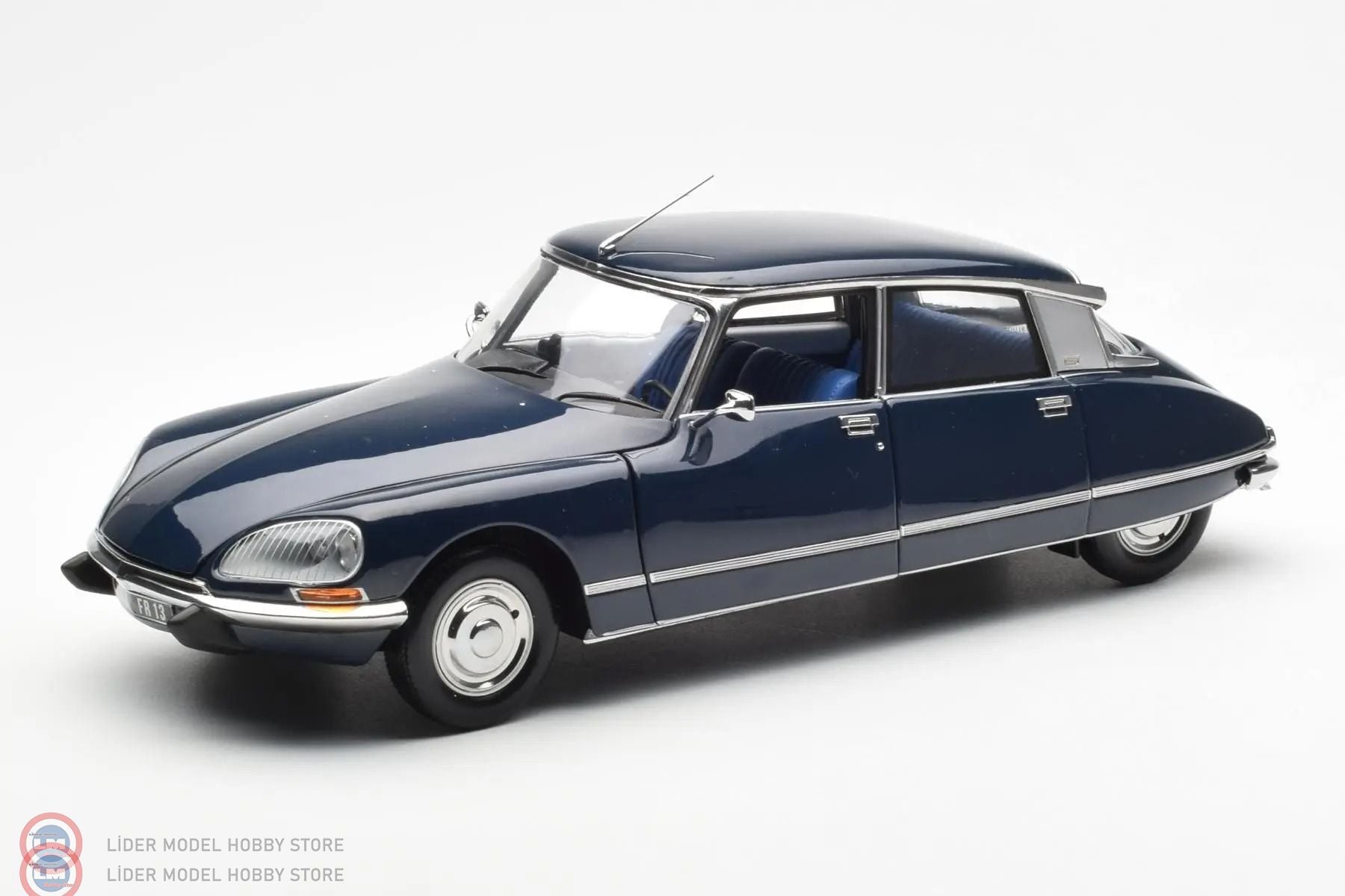 KUSURLU 1:18 Norev 1974 Citroen DS 23 Pallas Orient Blue