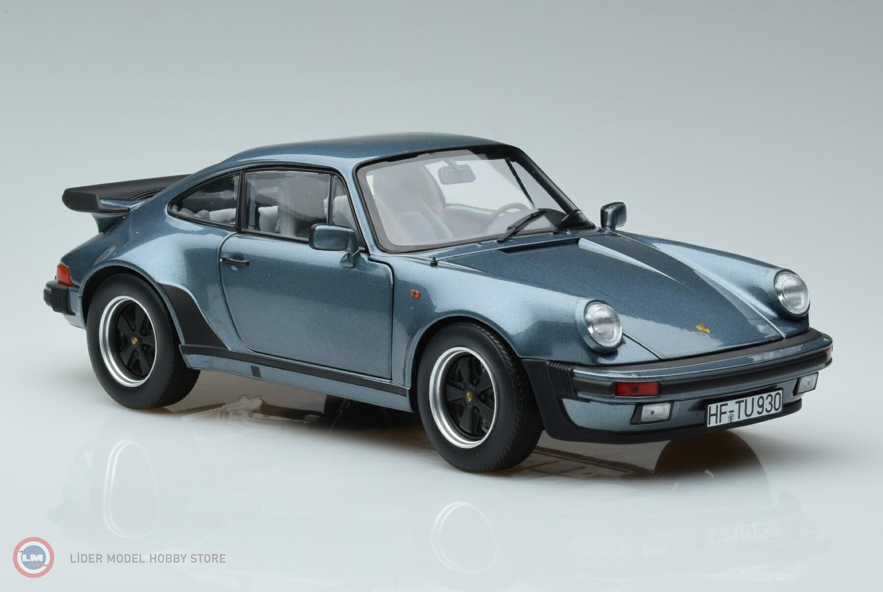 1:18 1987 Porsche 911 930 Turbo 3.3