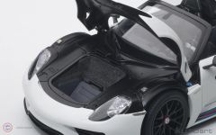1:18 2013 Porsche 918 Spyder Weissach Package 77927 (White With Martini Livery)