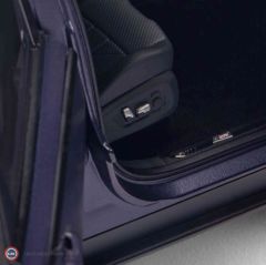 1:18 Minichamps 2023 BMW XM G09 Kith Frozen Techno Violet