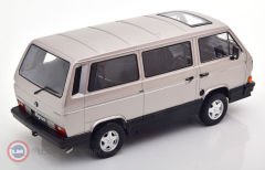 1:18 1987 Volkswagen T3 Multivan Magnum