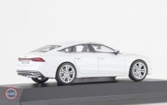 1:43 Minichamps 2017 AUDI A7 Sportback