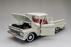 1:18 1965 Ford F-100 Custom Cab Pickup