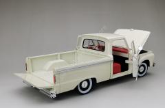 1:18 1965 Ford F-100 Custom Cab Pickup
