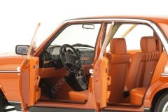 1:18 1980 Mercedes Benz 200 (W123)