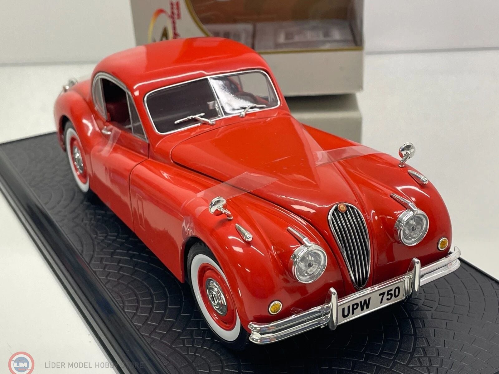 1:18 Signature Models 1949 Jaguar XK120