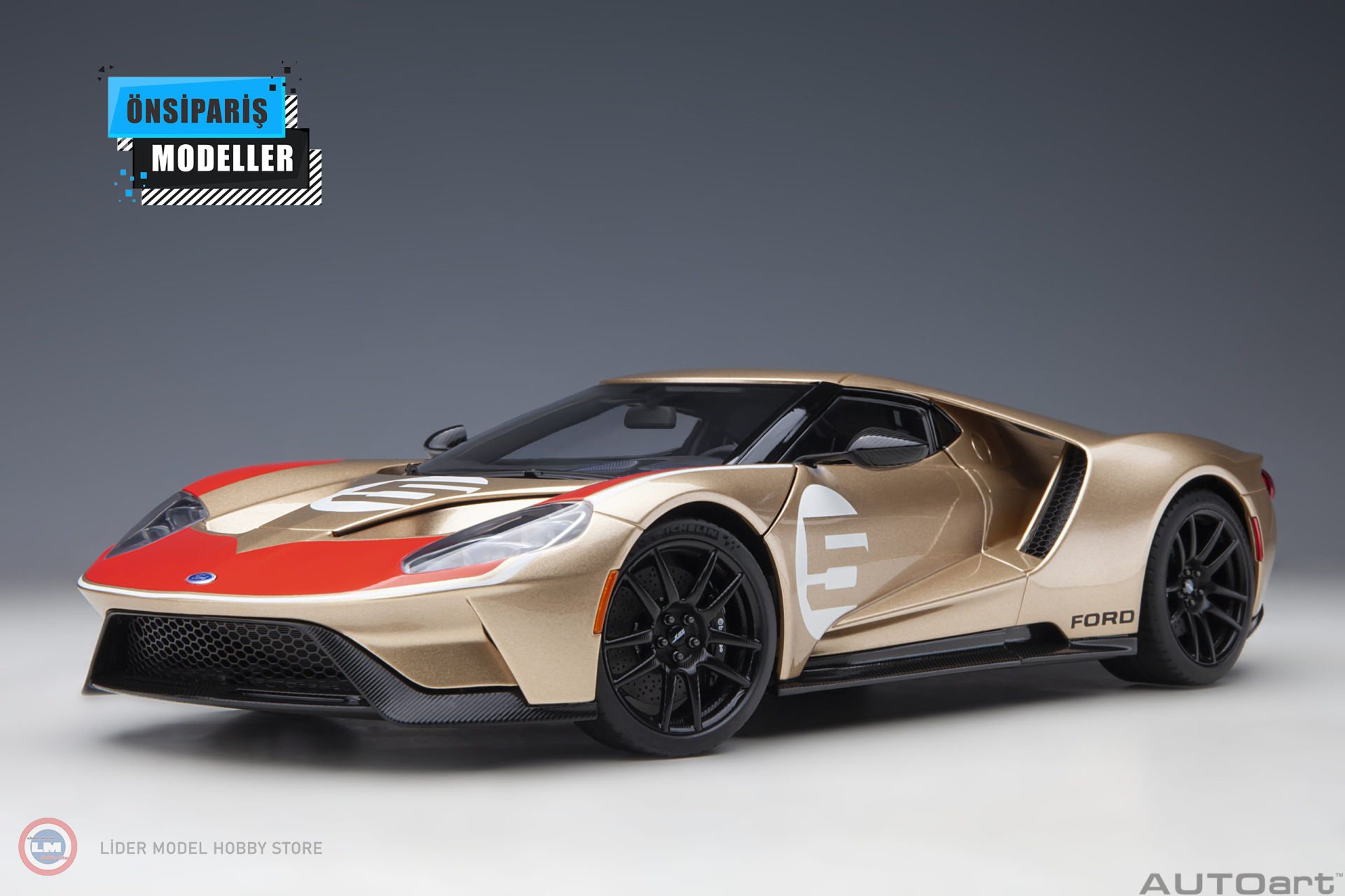 1:18 2022 Ford GT 2022 Alan Mann Heritage Edition (Alan Mann Red) 72928 (Holman Woody Gold)