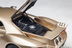 1:18 2022 Ford GT 2022 Alan Mann Heritage Edition (Alan Mann Red) 72928 (Holman Woody Gold)