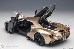 1:18 2022 Ford GT 2022 Alan Mann Heritage Edition (Alan Mann Red) 72928 (Holman Woody Gold)