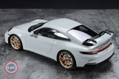 1:18 Minichamps 2021 Porsche 911 992 GT3 Chalk grey / Gold wheels