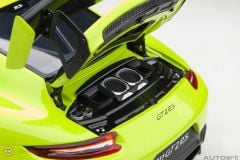 1:18 Autoart 2017 Porsche 911 (991.2) GT2 RS Weissach Package