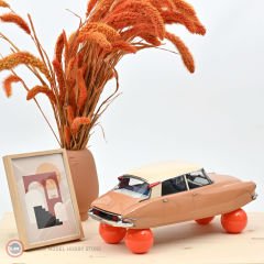 1:12 1959 Citroen DS 19 on Balls