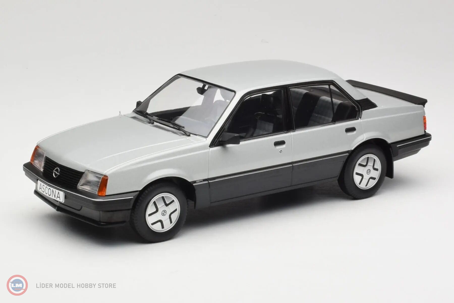 1:18 MCG 1981 Opel Ascona C SR