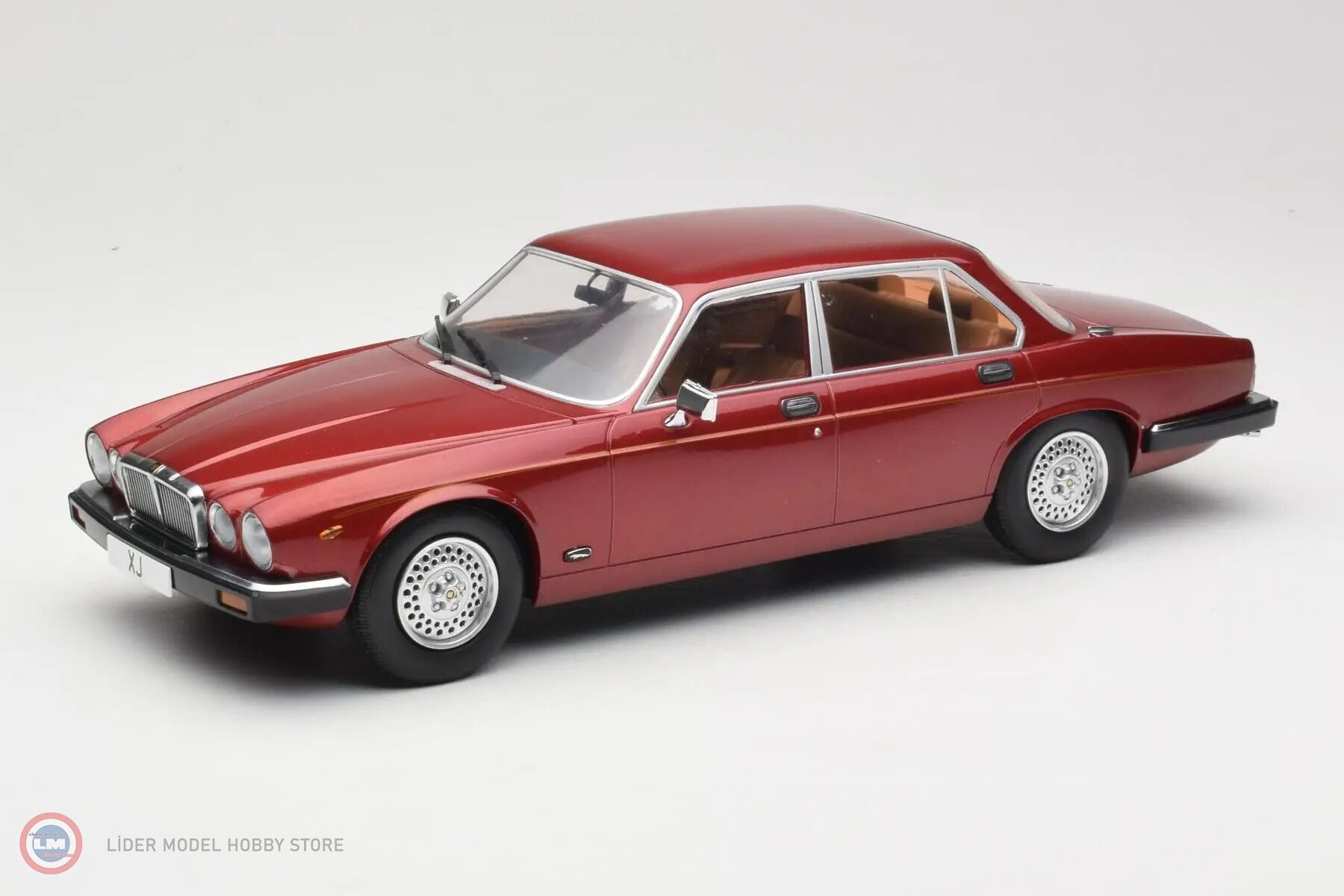 1:18 MCG 1979 Jaguar XJ Series III
