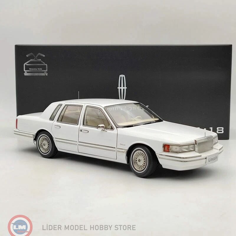 1:18 XiaoGuang 1992 Lincoln Continental Towncar V8 White