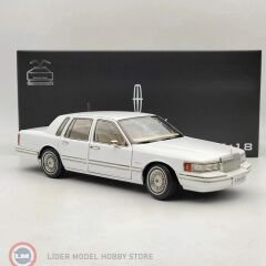 1:18 XiaoGuang 1992 Lincoln Continental Towncar V8 White