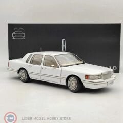 1:18 XiaoGuang 1992 Lincoln Continental Towncar V8 White