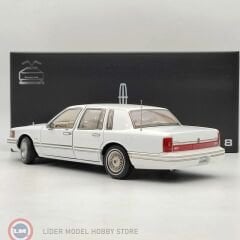 1:18 XiaoGuang 1992 Lincoln Continental Towncar V8 White