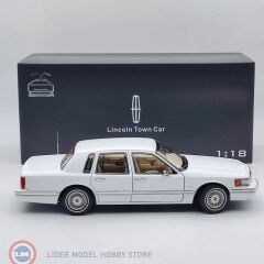 1:18 XiaoGuang 1992 Lincoln Continental Towncar V8 White