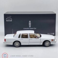 1:18 XiaoGuang 1992 Lincoln Continental Towncar V8 White