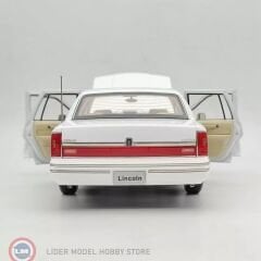 1:18 XiaoGuang 1992 Lincoln Continental Towncar V8 White